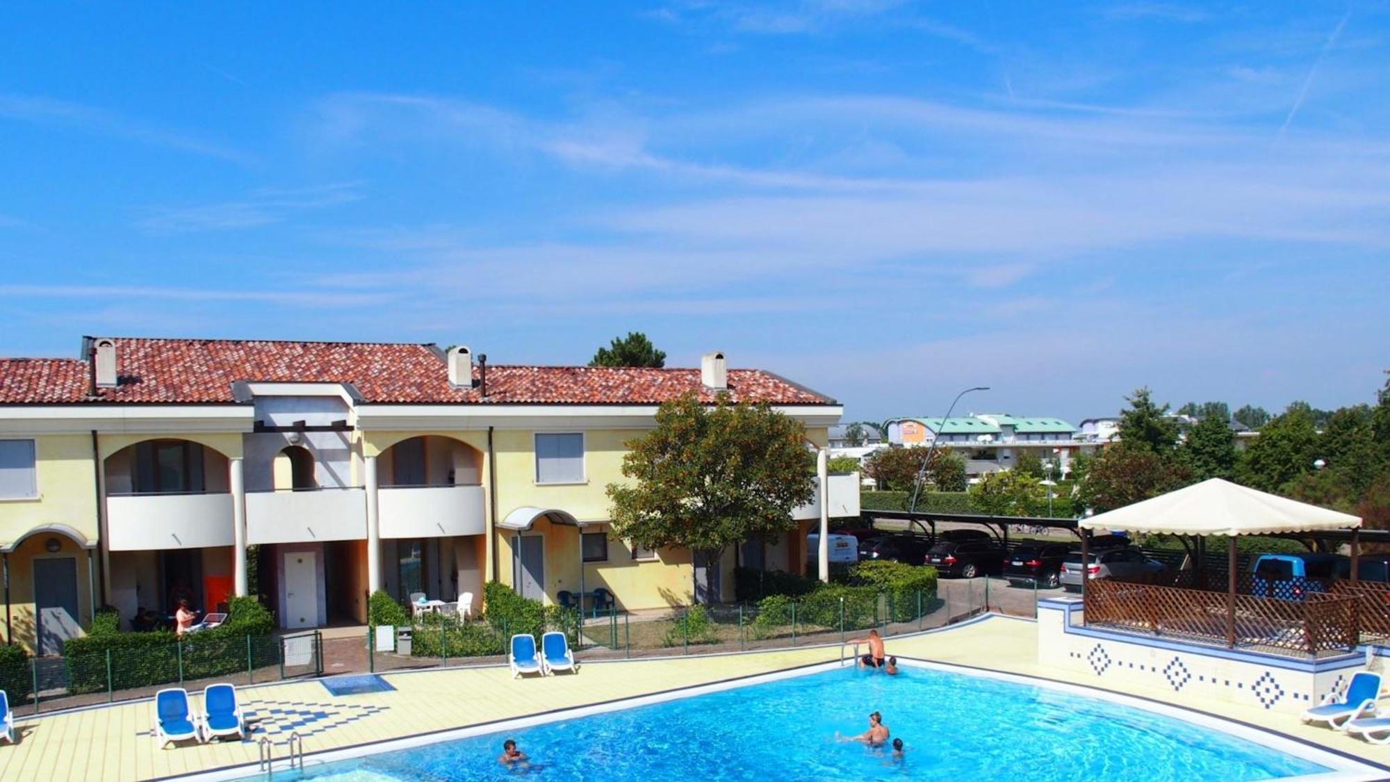 In With Swimming Pool - Beahost